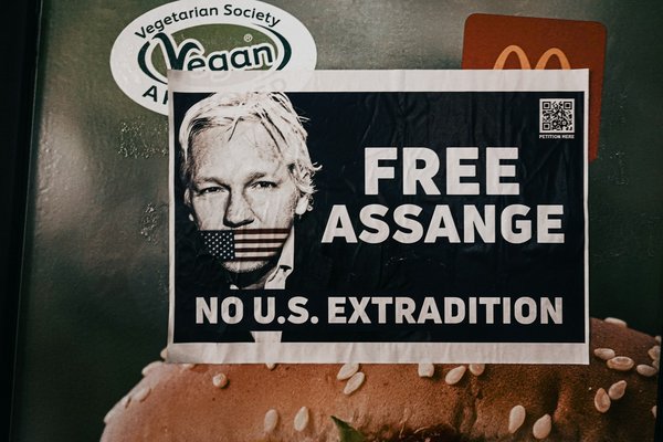 Free Julien Assange Sticker